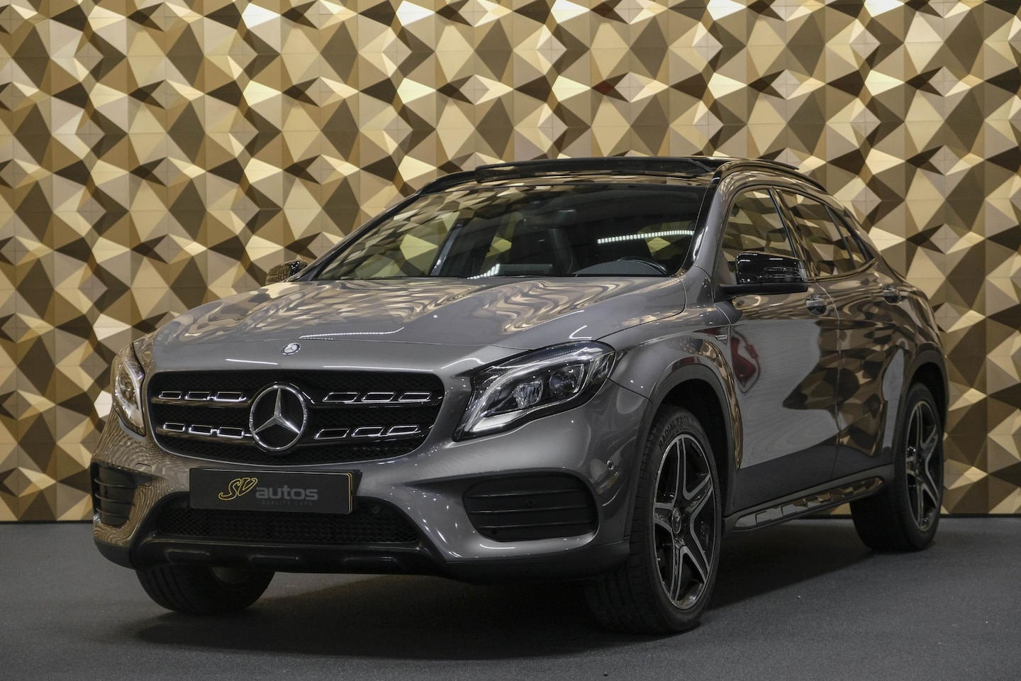 Mercedes-Benz GLA-Klasse - GLA200 AMG 156pk White art Panoramadak Camera Groot navi Night pakket 19" LMV - AutoWereld.nl