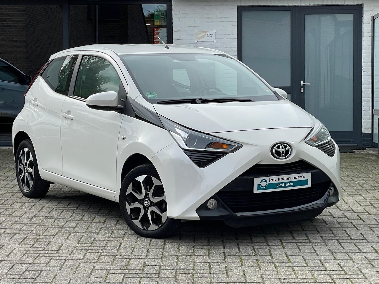 Toyota Aygo - 1.0 VVT-i x-play Airco, Navi, Carplay. - AutoWereld.nl