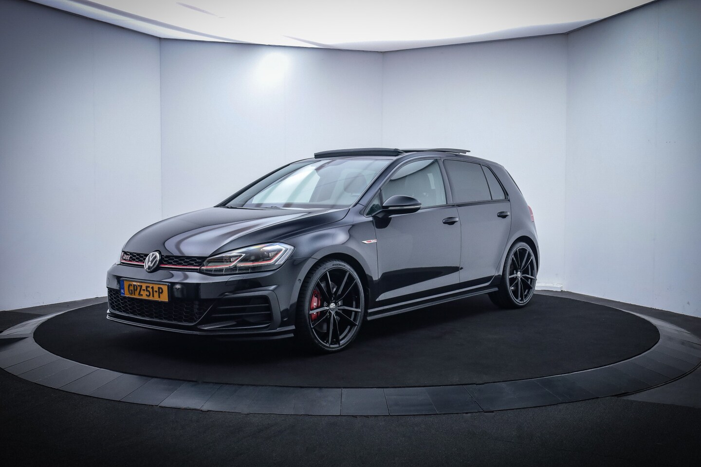 Volkswagen Golf - 2.0GTI Dsg Performance PANO/DYNAUDIO/VIRTUAL/BLINDSPOT/CAMERA/CARPLAY/ACC/STOELVERW/DAB/LM - AutoWereld.nl