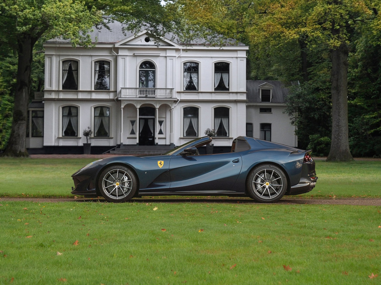 Ferrari 812 GTS - 6.5 V12 | Blu Swaters | Airbrushed Shields | Full Carbon spec | Lift | JBL | Surround view - AutoWereld.nl