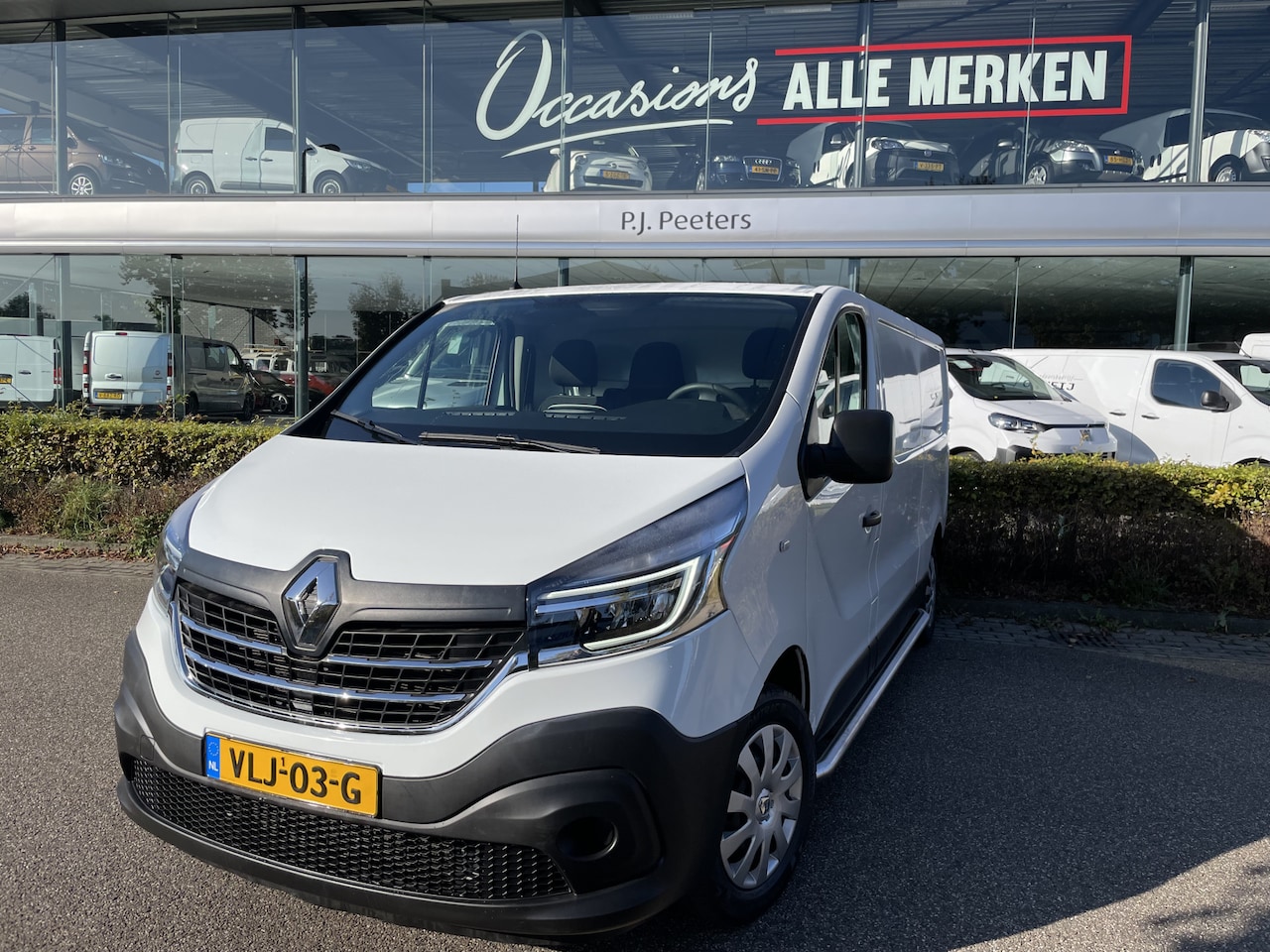 Renault Trafic - 2.0 dCi 120 T29 L2H1 Airco - Cruise control - Parkeer sensoren achter - Navigatie - Radio - AutoWereld.nl