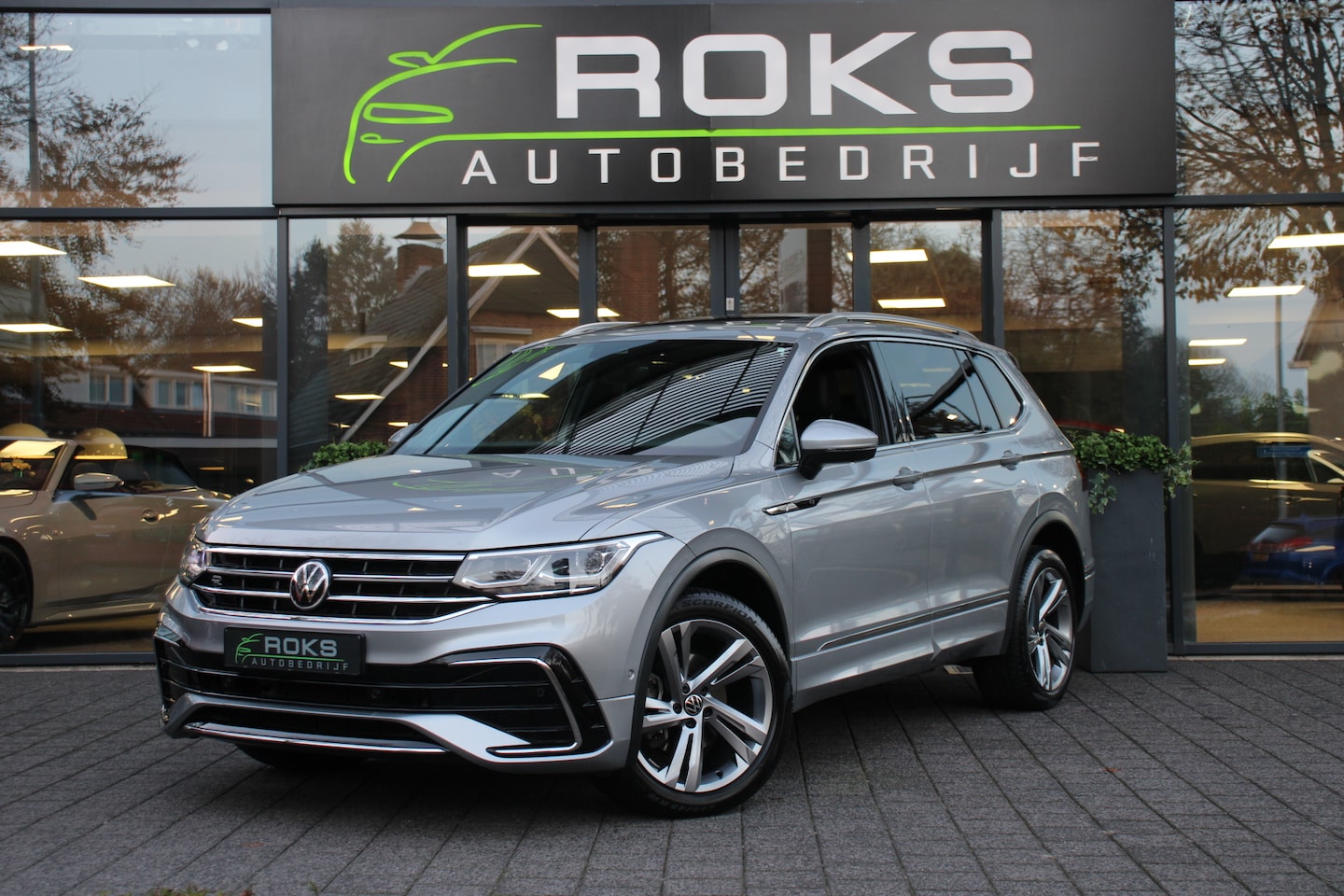 Volkswagen Tiguan Allspace - 1.5 TSI R-Line Business+ 7p. Navi/Camera/Virtual/Keyless/Memory/Sfeerverlichting/Panoramad - AutoWereld.nl