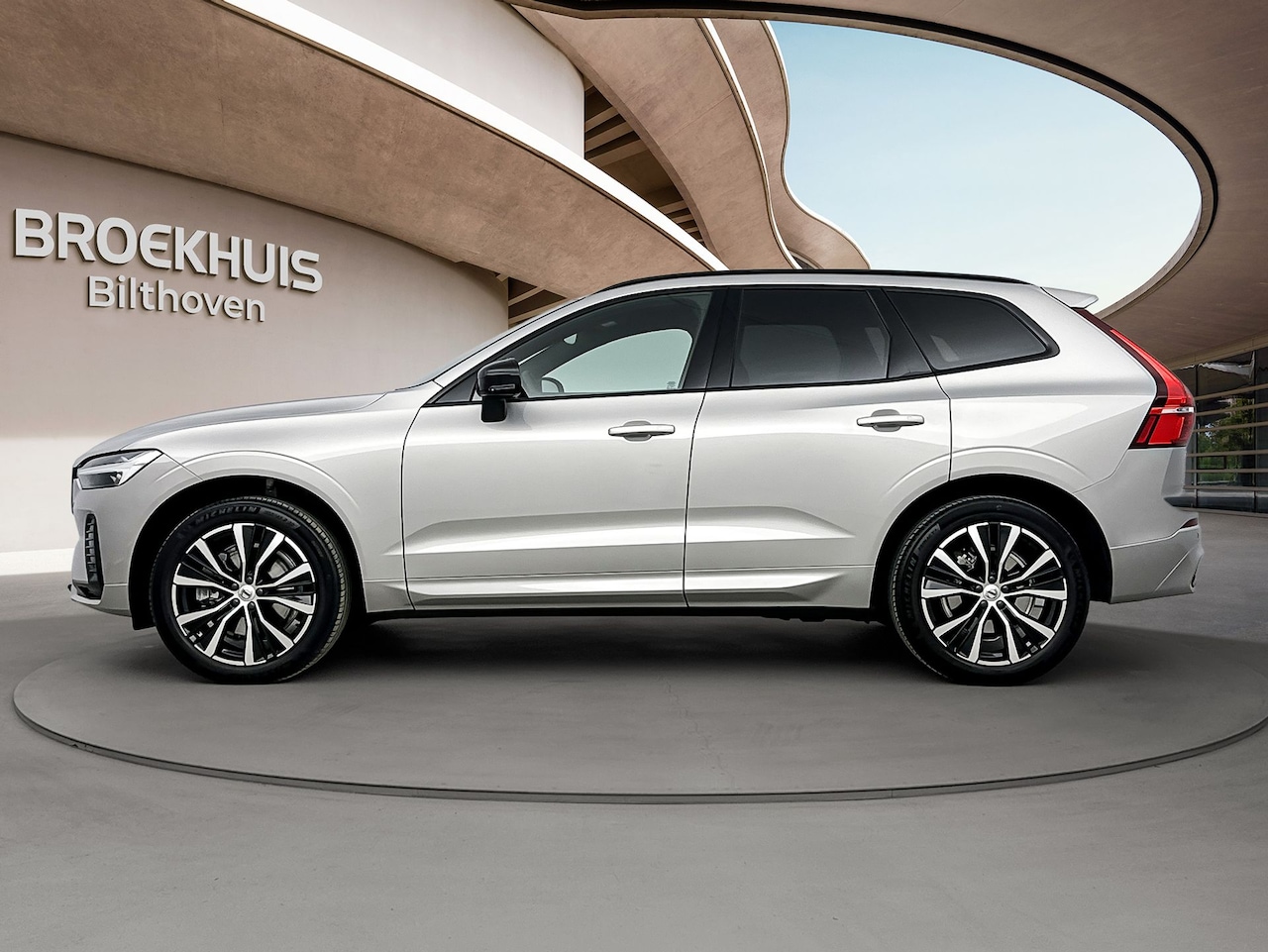 Volvo XC60 - B5 PLUS DARK | Trekhaak | PDC | Apple Carplay | Leder | Extra getint glas | BLIS | Stoel / - AutoWereld.nl