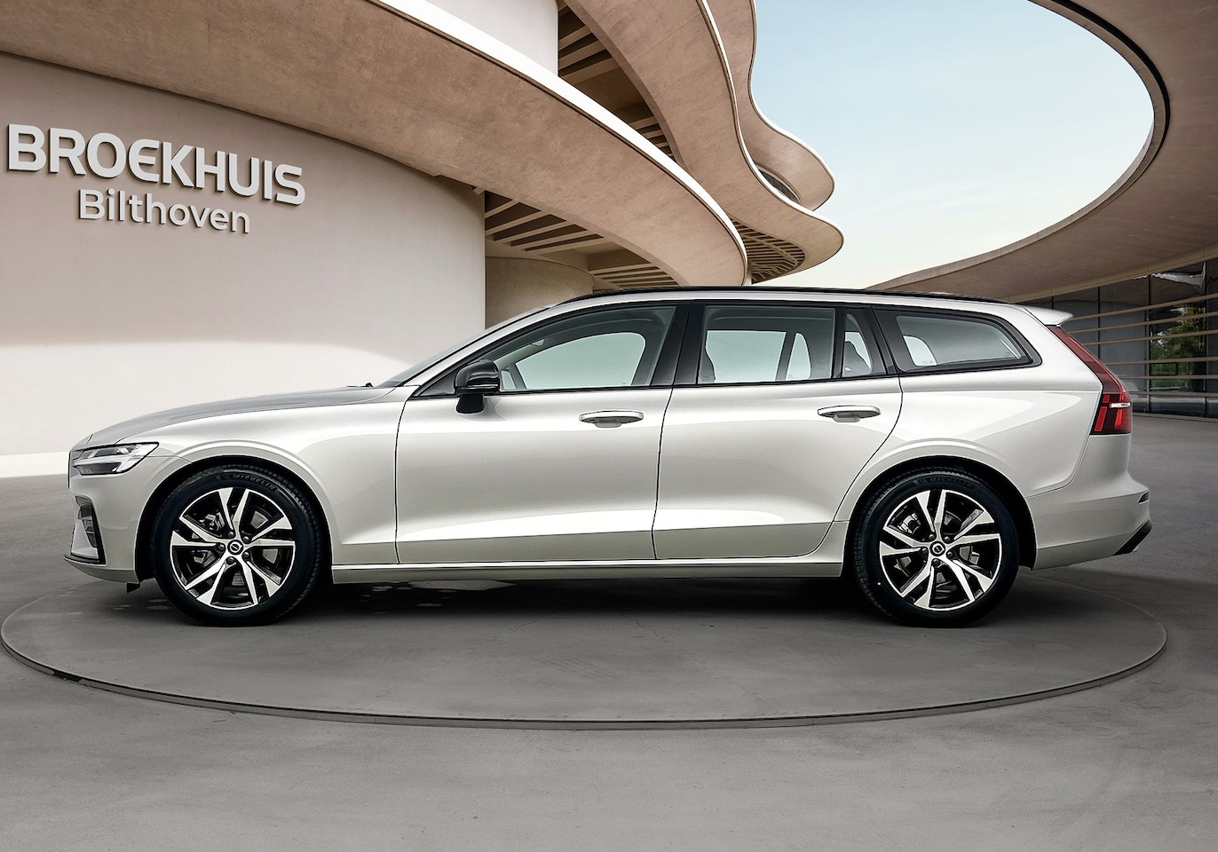 Volvo V60 - B4 200PK Plus Dark | Trekhaak | Achterb Verw | BLIS | Elektr Stoelen + Memory | PDC + Came - AutoWereld.nl