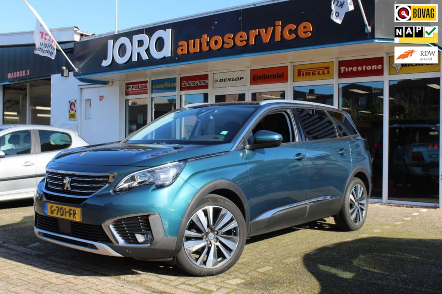 Peugeot 5008 - 1.2 PureTech Blue Lease Premium 1.2 PureTech Blue Lease Premium - AutoWereld.nl