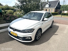 Volkswagen Polo - 1.0 TSI 116PK HIGHLINE R-LINE PAKKET CLIMATE CONTROLE CARPLAY PDC NETTE AUTO