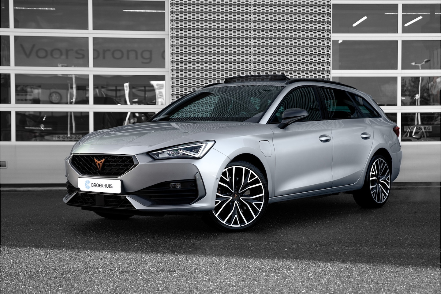 CUPRA Leon - Adrenaline 1.4 TSI e-Hybrid 180kW / 245pk | Panoramadak | Navigatie | Carplay - AutoWereld.nl