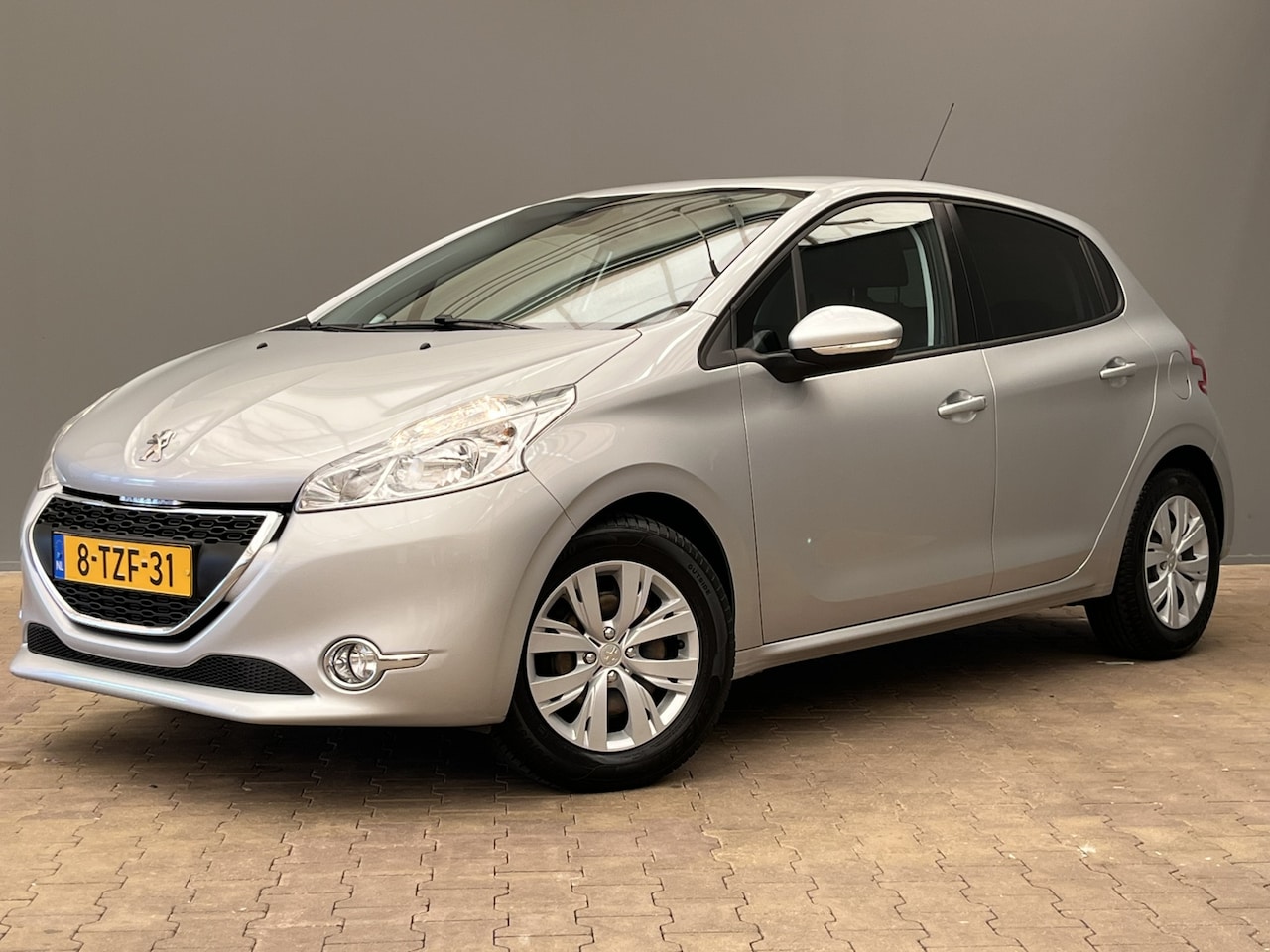 Peugeot 208 - 1.2 82PK Envy | Clima | Parkeersensoren Achter | Bluetooth | Touchscreen | Cruise | Centra - AutoWereld.nl