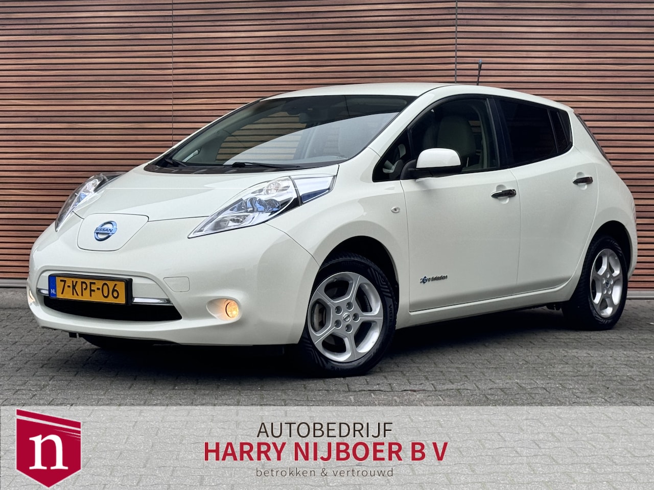 Nissan LEAF - 24 kWh Navigatie / Achteruitrijcamera / Climate control - AutoWereld.nl