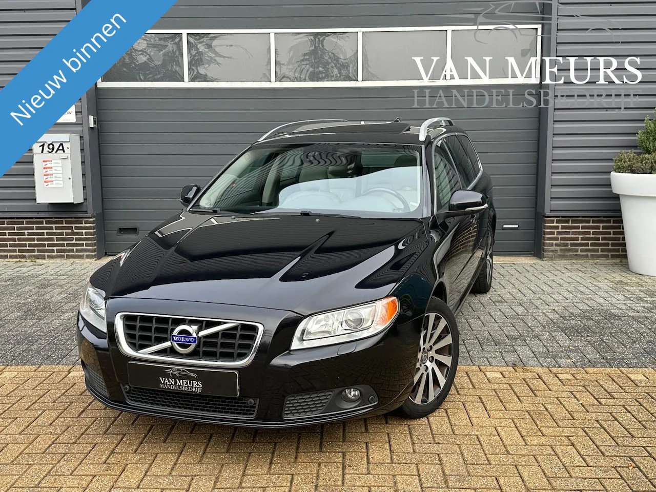 Volvo V70 - 1.6 T4 Limited Edition 1.6 T4 Limited Edition, trekhaak, leder, xenon, schuifdak, apk 03-2025 - AutoWereld.nl