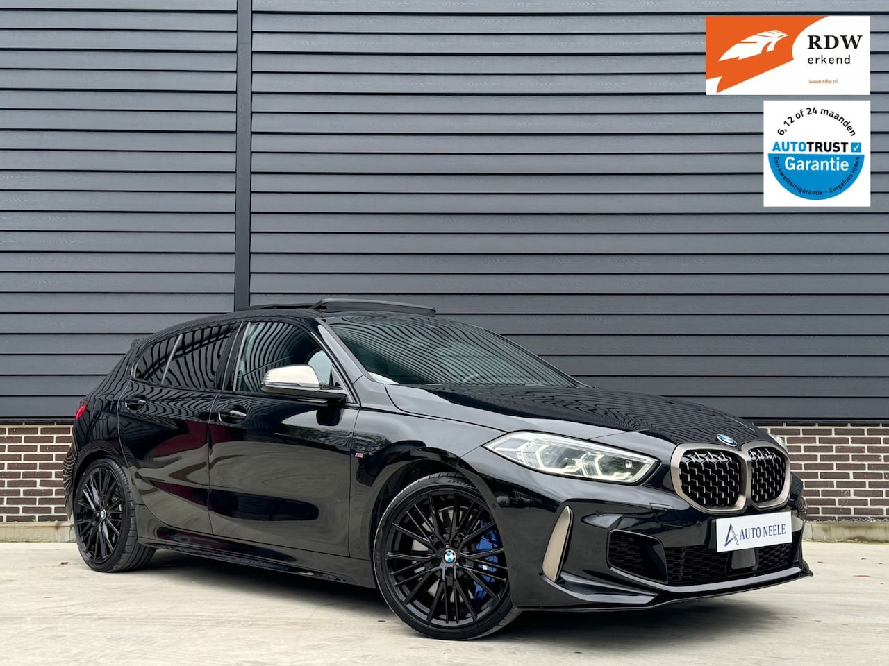 BMW 1-serie - M135i xDrive 306 pk High Executive Kuipstoelen, Panoramadak, Onderh.historie - AutoWereld.nl