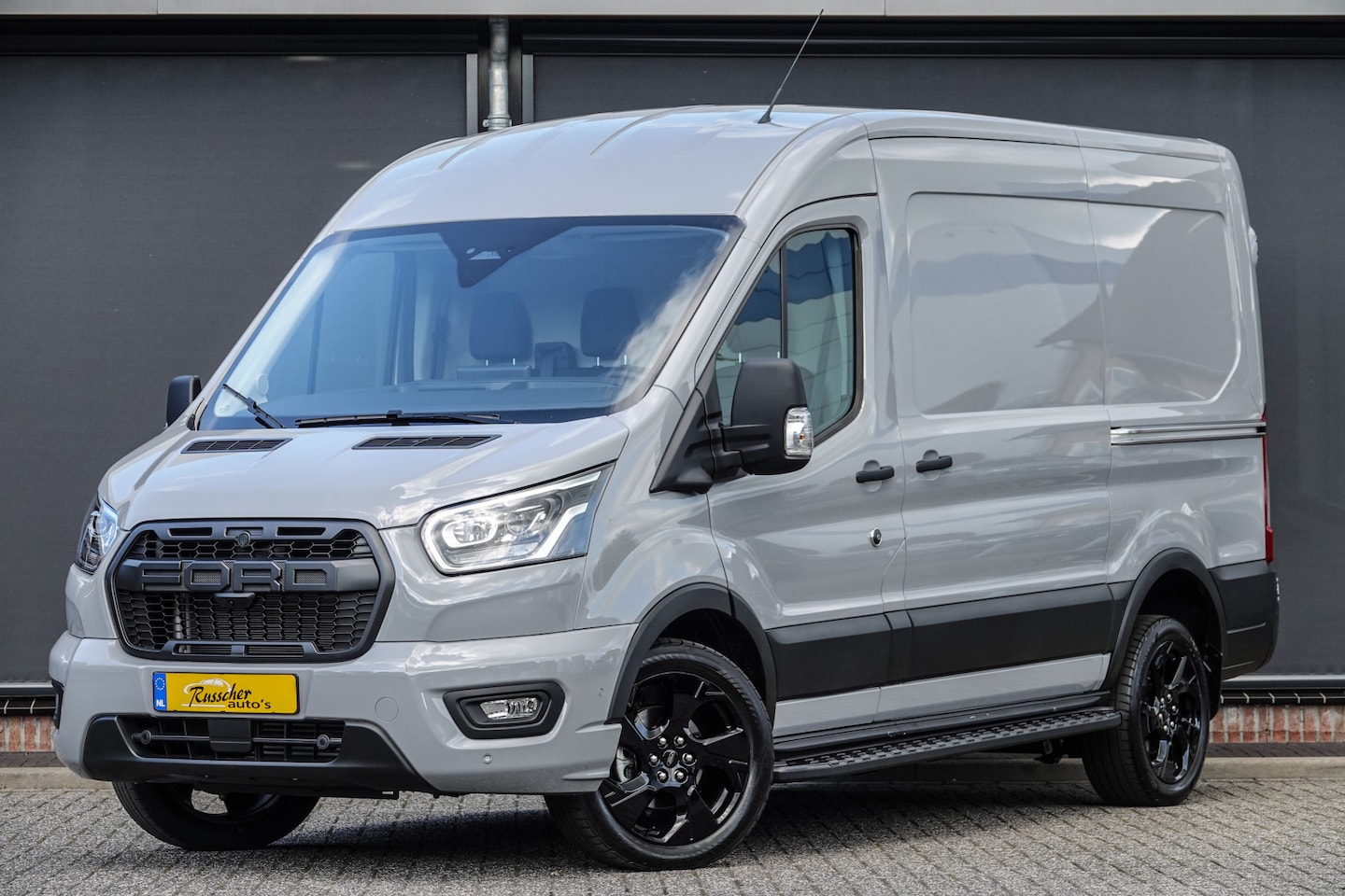 Ford Transit - L2H2 | 130Pk A8 Aut. | Raptor Edition | 2x Schuifdeur | Grey Matter | Nieuw Model - AutoWereld.nl