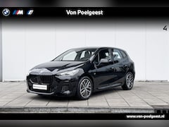 BMW 2-serie Active Tourer - 220i M-Sport / 18" / Trekhaak met elektrisch wegklapbare kogel / Comfort Acces / Parking A