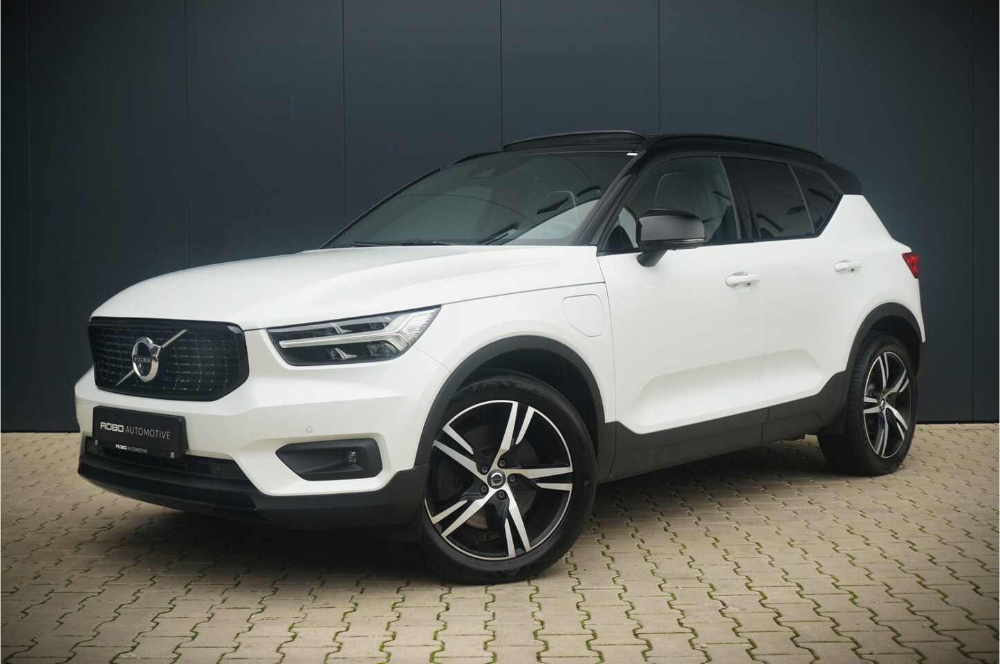 Volvo XC40 - 1.5 T5 Recharge R-Design | Panoramadak | Harman Kardon | Keyless | 360° Camera | Leder | S - AutoWereld.nl