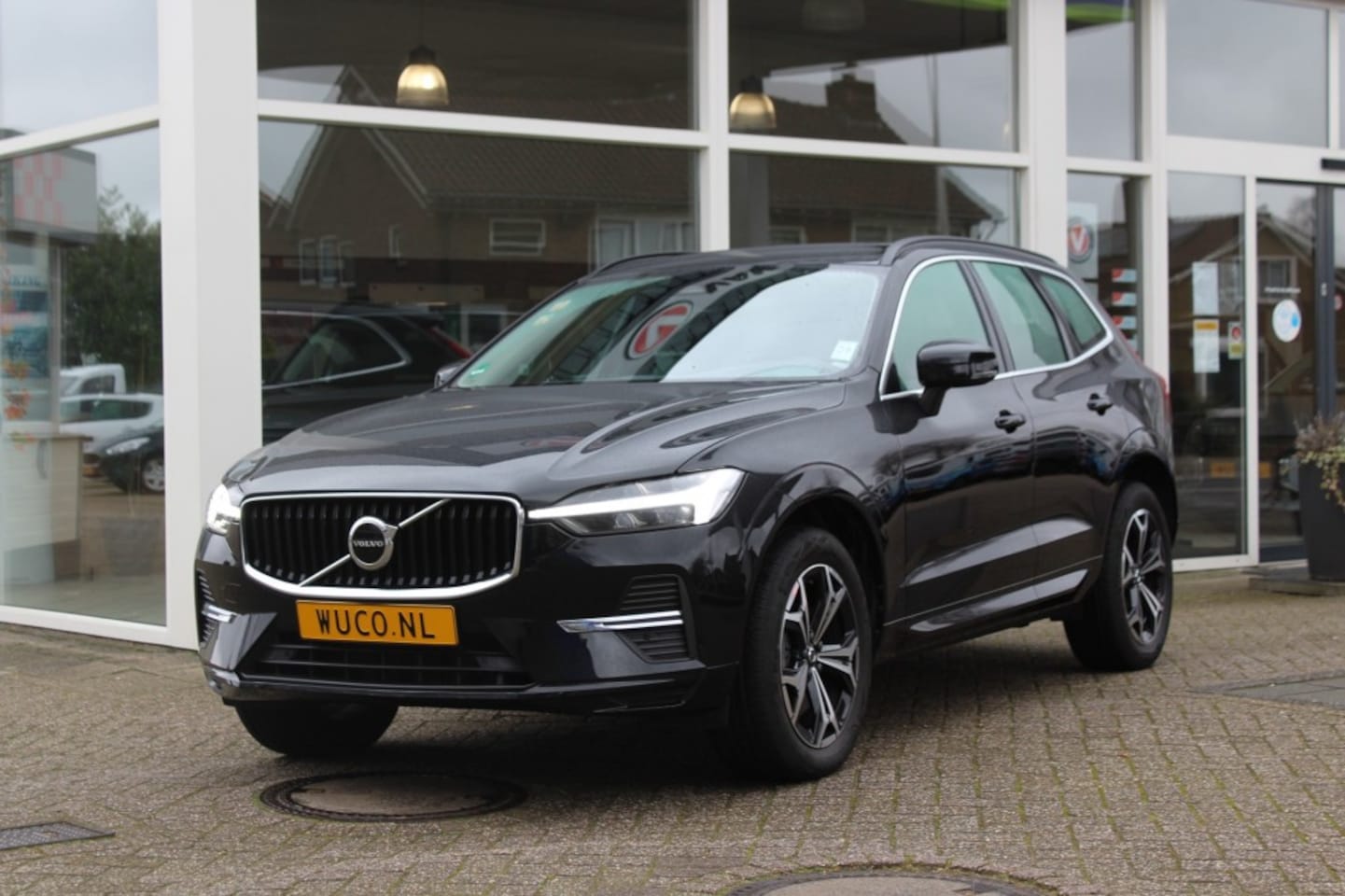 Volvo XC60 - B4 Momentum Pro  Stoel+Stuurverwarming  Keyless  Camera - AutoWereld.nl