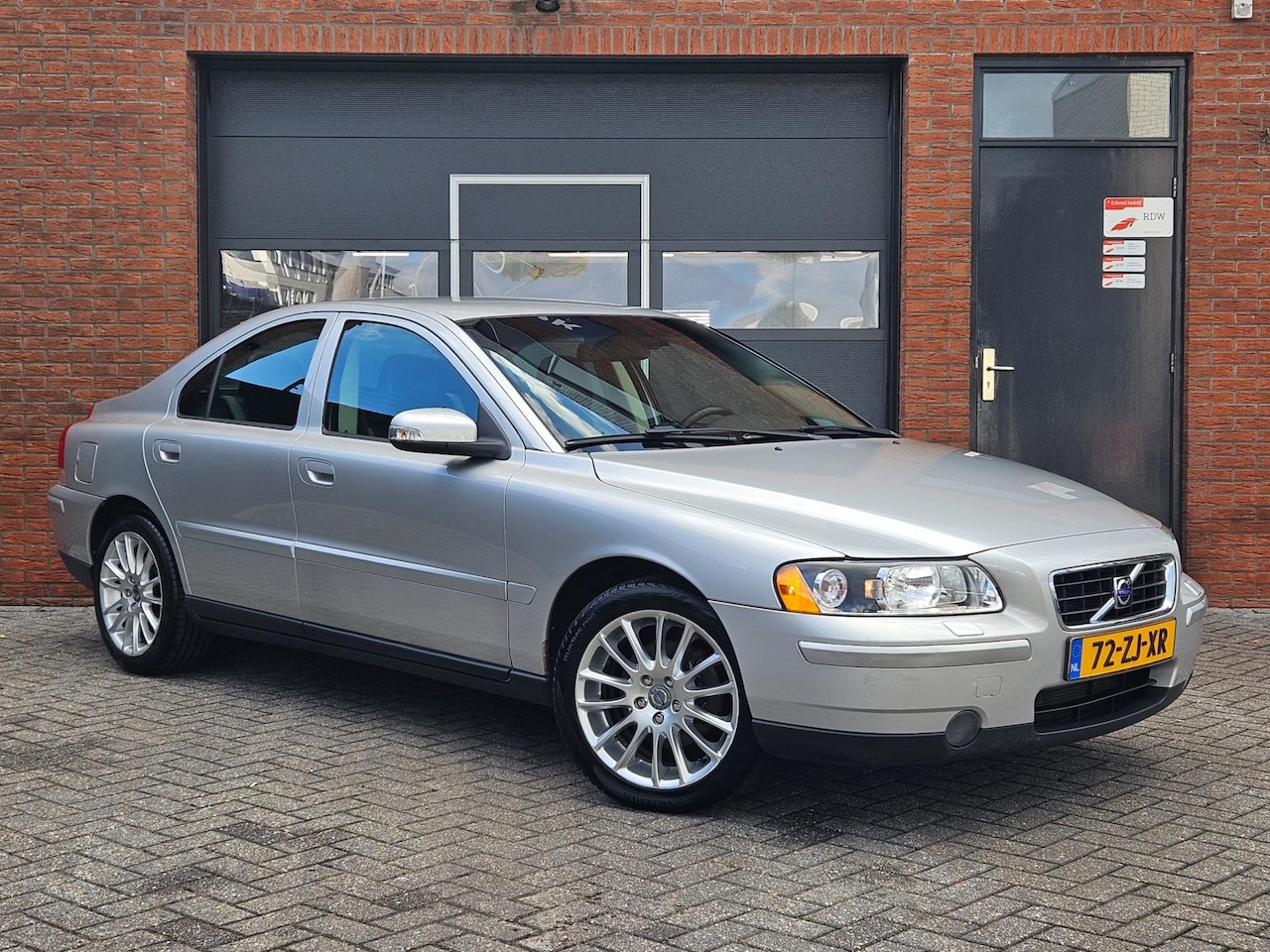 Volvo S60 - 2.4 Drivers Edition Leer Xenon Navi Trekhaak - AutoWereld.nl