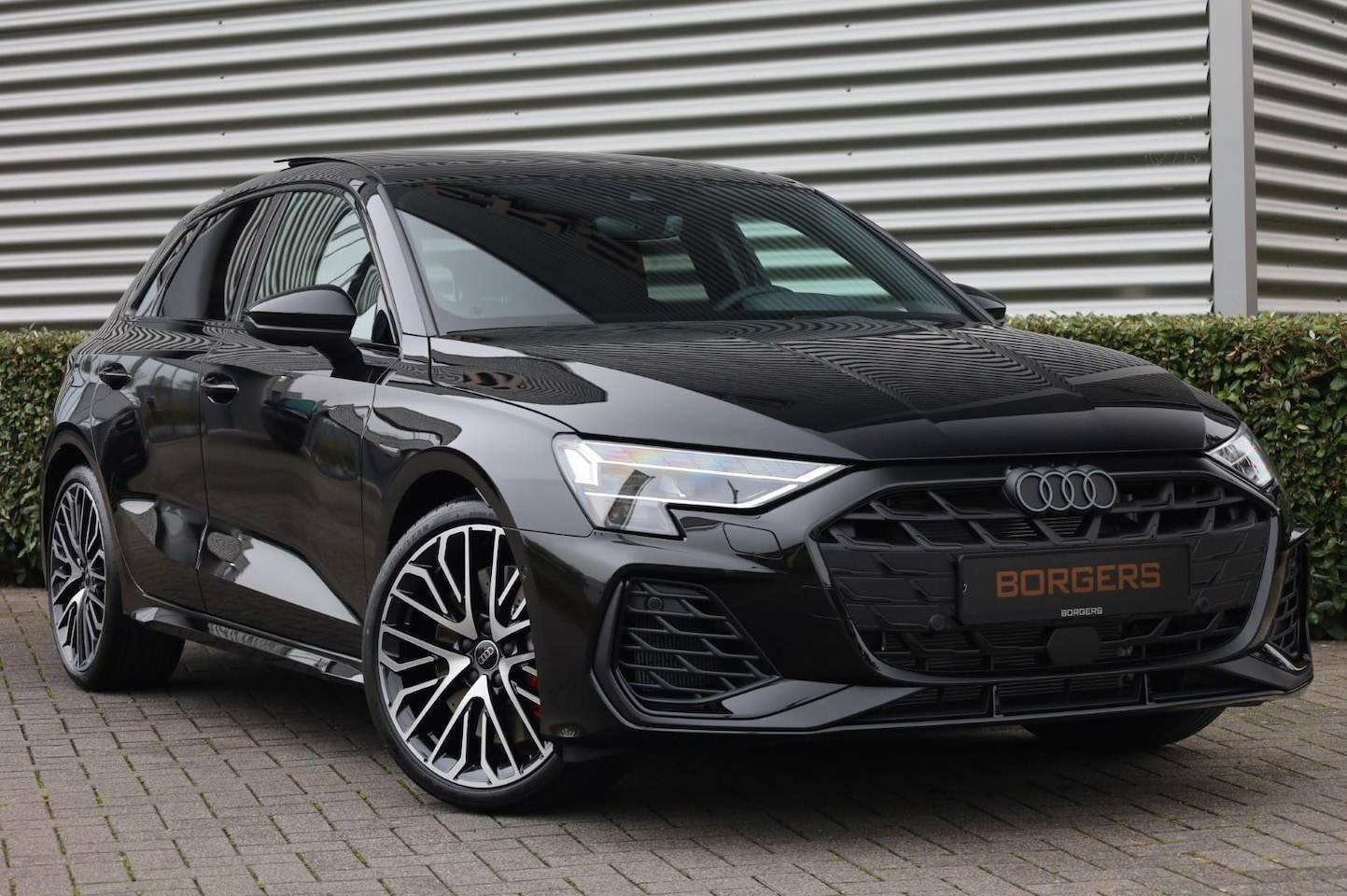 Audi S3 - Sportback AKRAPOVIC+PANO.DAK+SONOS+MATRIX+19'' - AutoWereld.nl