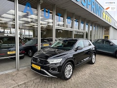 Volkswagen T-Roc - 1.5 TSI Life Edition 150pk / CARPLAY / ACHTERUITRIJCAMERA