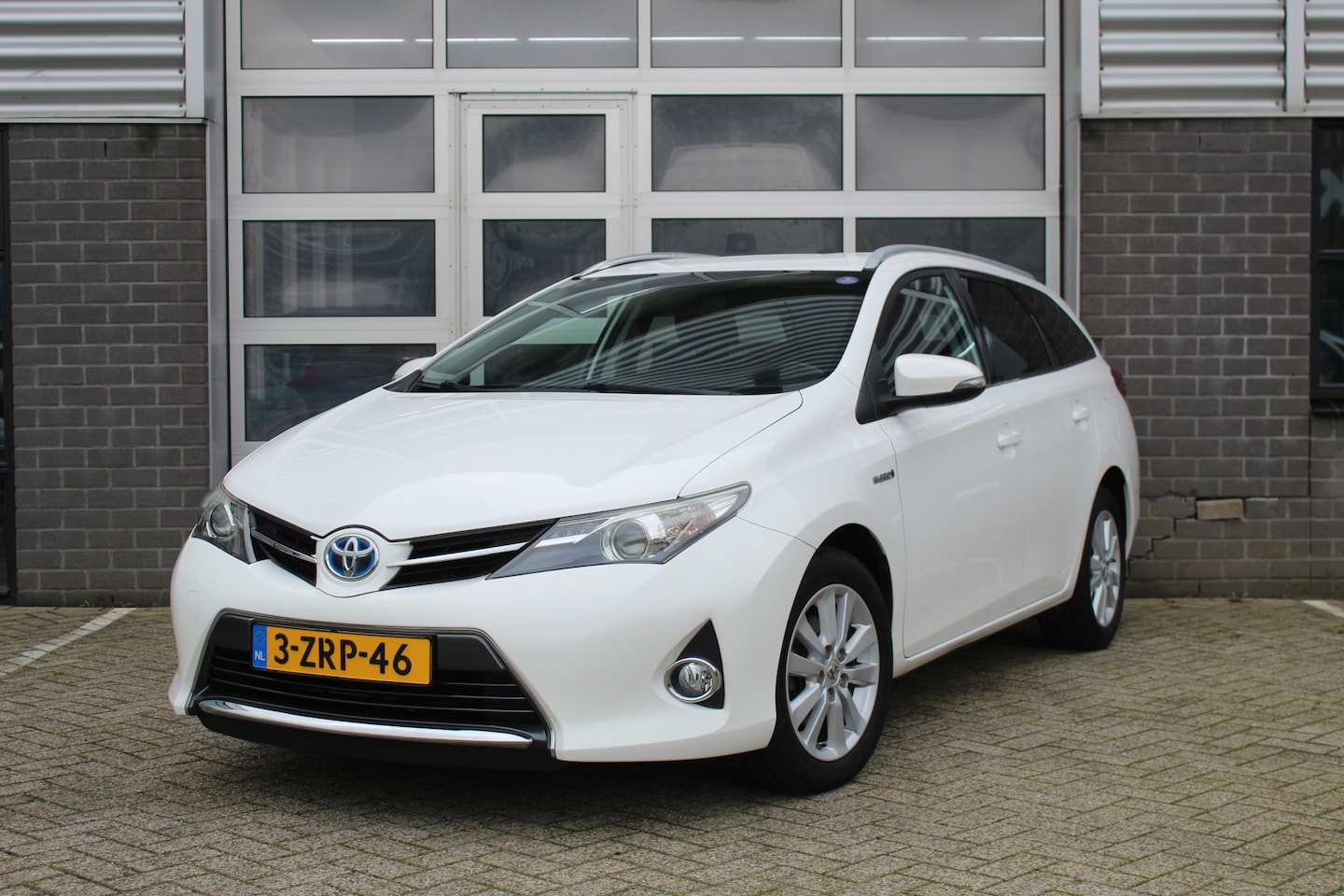 Toyota Auris Touring Sports - 1.8 Hybrid Aspiration / Camera / Navigatie / N.A.P. - AutoWereld.nl