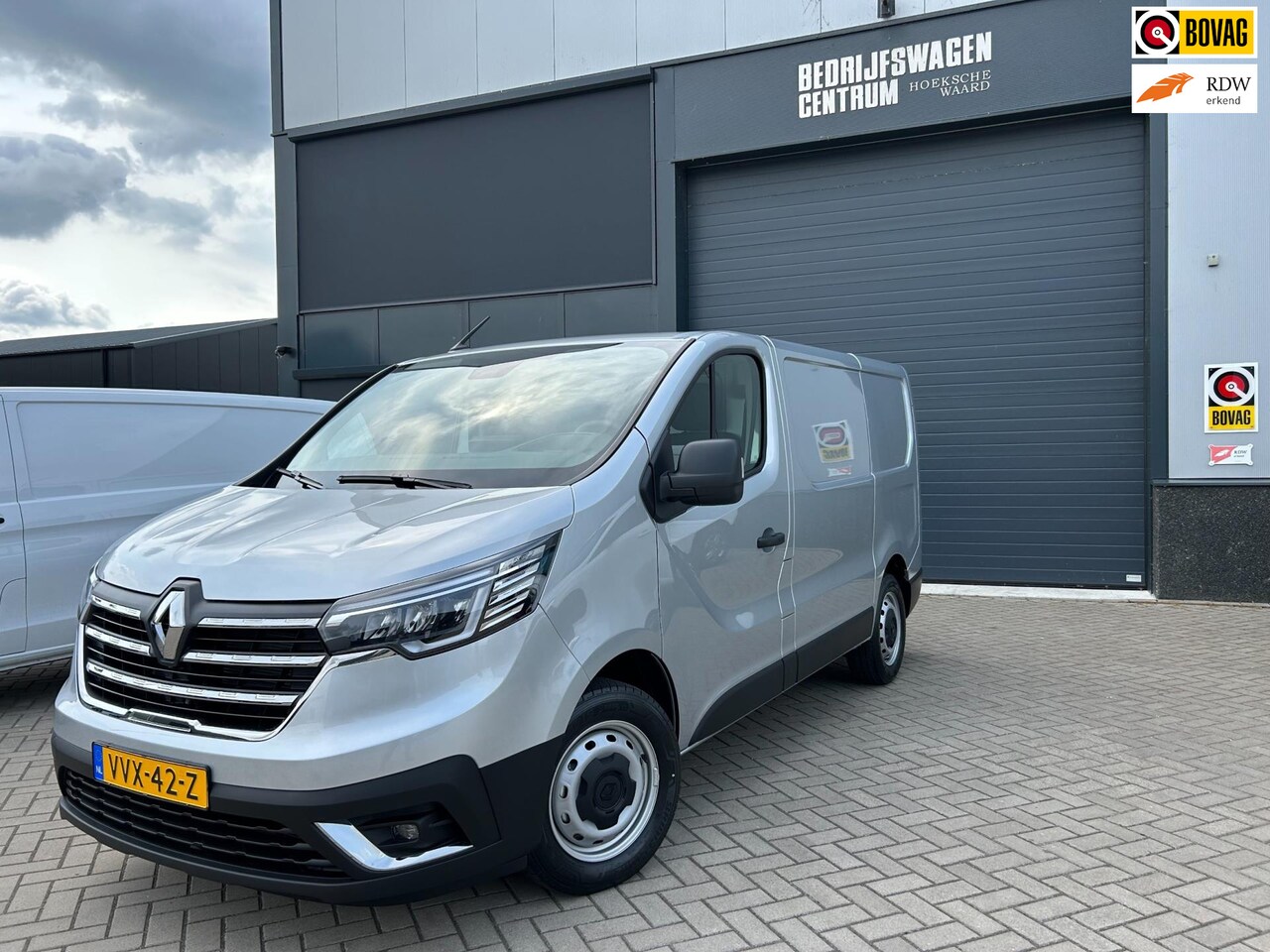 Renault Trafic - 2.0 dCi 110PK L1H1 Comfort | Euro 6|Trekhaak|Laadvloer|3-zits - AutoWereld.nl