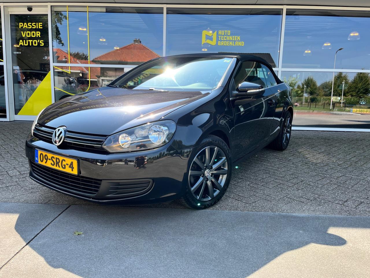 Volkswagen Golf Cabriolet - STOELVERWARMING - PARKEERSENSOREN - AutoWereld.nl