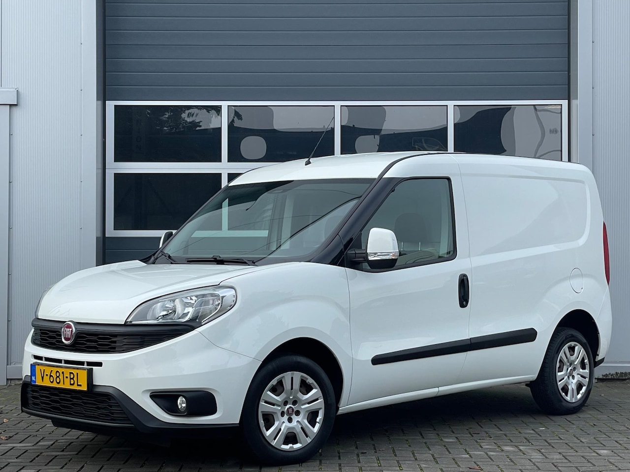 Fiat Doblò Cargo - 1.6 MJ L1H1 | Navi | Airco | PDC | Schuifdeur | Bluetooth - AutoWereld.nl