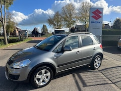 Suzuki SX4 - 1.6 Exclusive // Door ons onder houden Sx4 // All season banden // Stootlijst // Rijklaarp