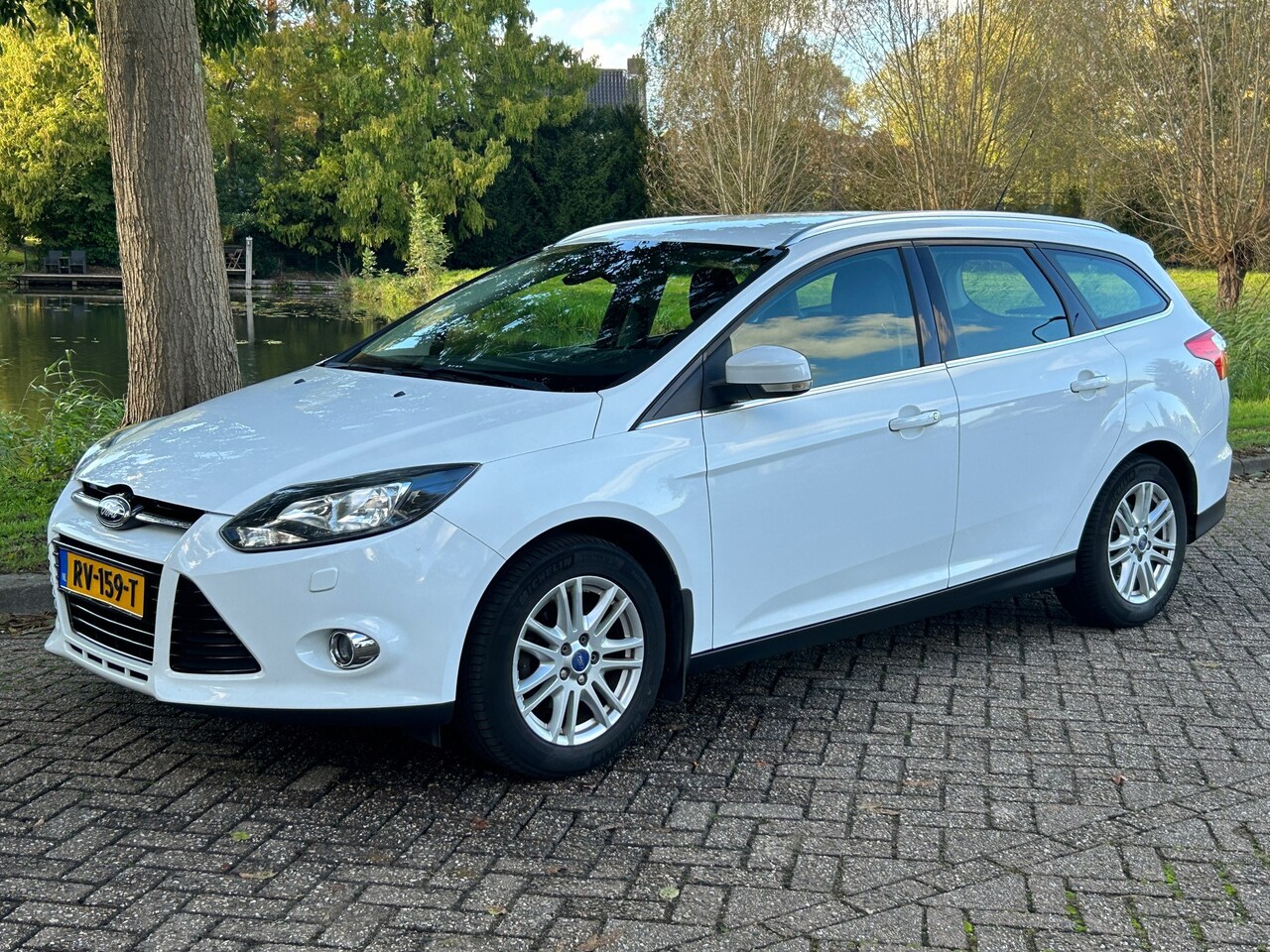 Ford Focus Wagon - 1.0 EcoBoost Titanium 2013 6-bak! Cruise control! Stoelverwarming! Climate control! Ruime - AutoWereld.nl