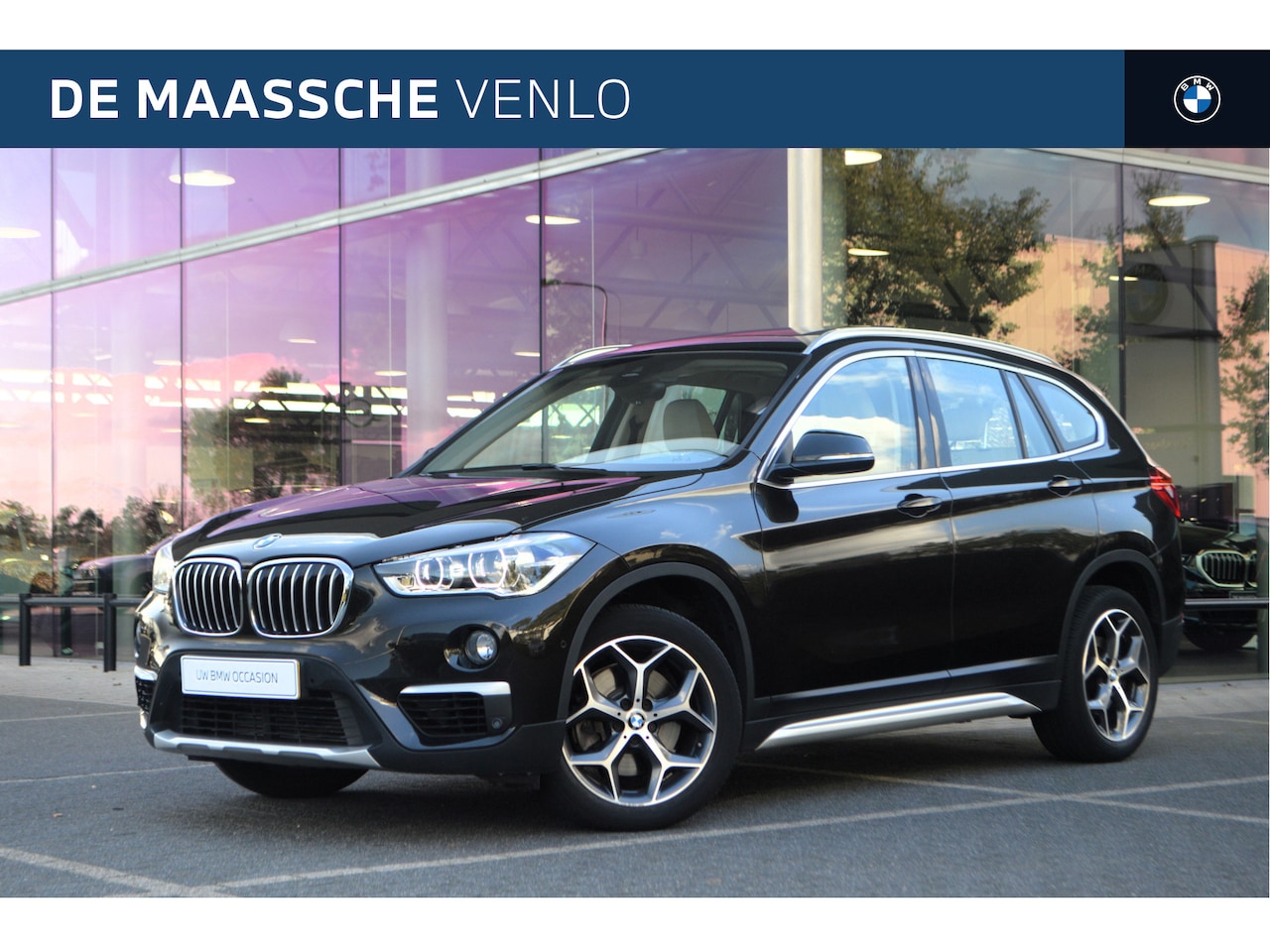 BMW X1 - sDrive20i High Executive xLine Automaat / Panoramadak / Achteruitrijcamera / Sportstoelen - AutoWereld.nl