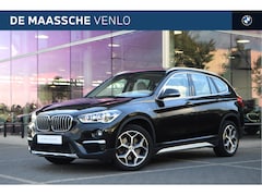 BMW X1 - sDrive20i High Executive xLine Automaat / Panoramadak / Achteruitrijcamera / Sportstoelen