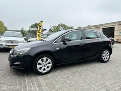 Opel Astra - 1.6 CDTi Business +