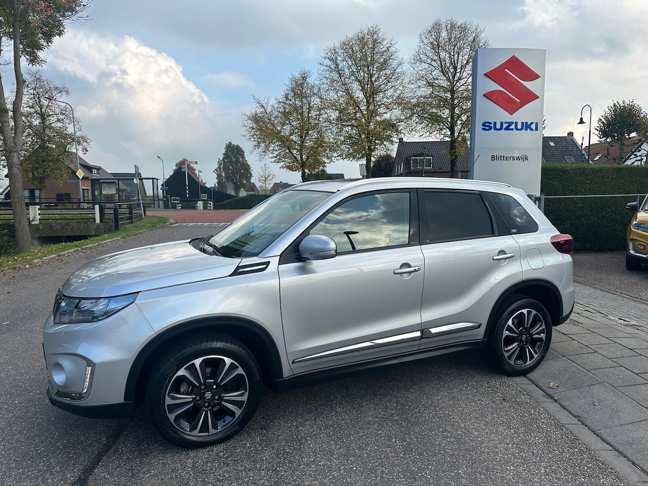 Suzuki Vitara - 1.4 Boosterjet Style Smart Hybrid // Automaat // 1500 kilo trekgewicht // Nieuw staat // P - AutoWereld.nl