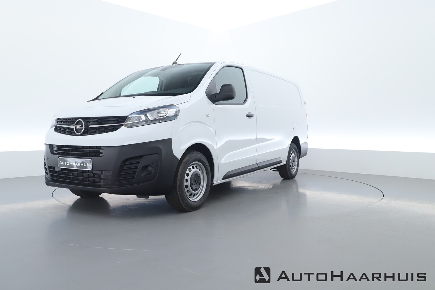 Opel Vivaro - 2.0 CDTi 145pk L3H1 | Airco | Cruise | Navi by App | Parkeersensoren - AutoWereld.nl