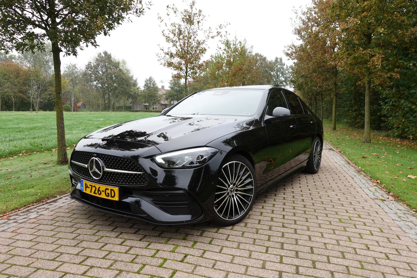 Mercedes-Benz C-klasse - 200 Launch Edition AMG Line 360 Camera Panorama dak Trekhaak Sfeerverlichting - AutoWereld.nl