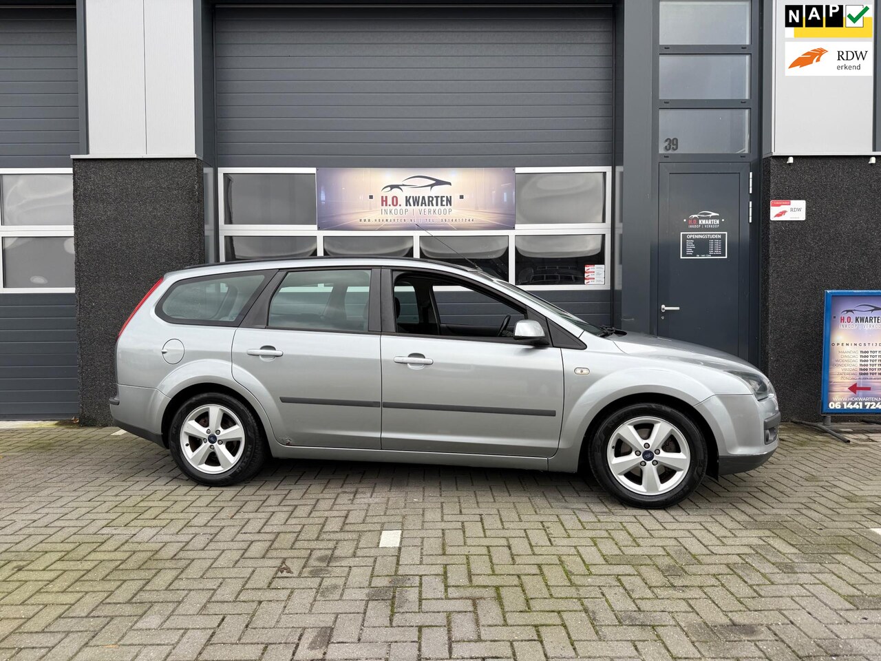 Ford Focus Wagon - 1.6-16V Futura Airco Navigatie Usb Trekhaak Nw Apk - AutoWereld.nl