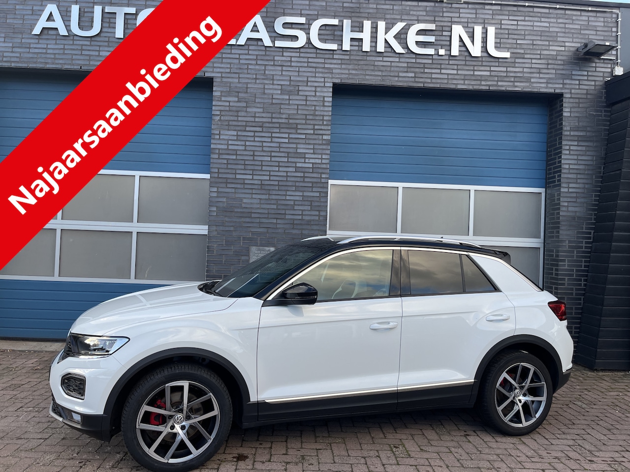 Volkswagen T-Roc - 1.5 TSI Sport 1.5 TSI Sport, pano, navi, trekhaak - AutoWereld.nl