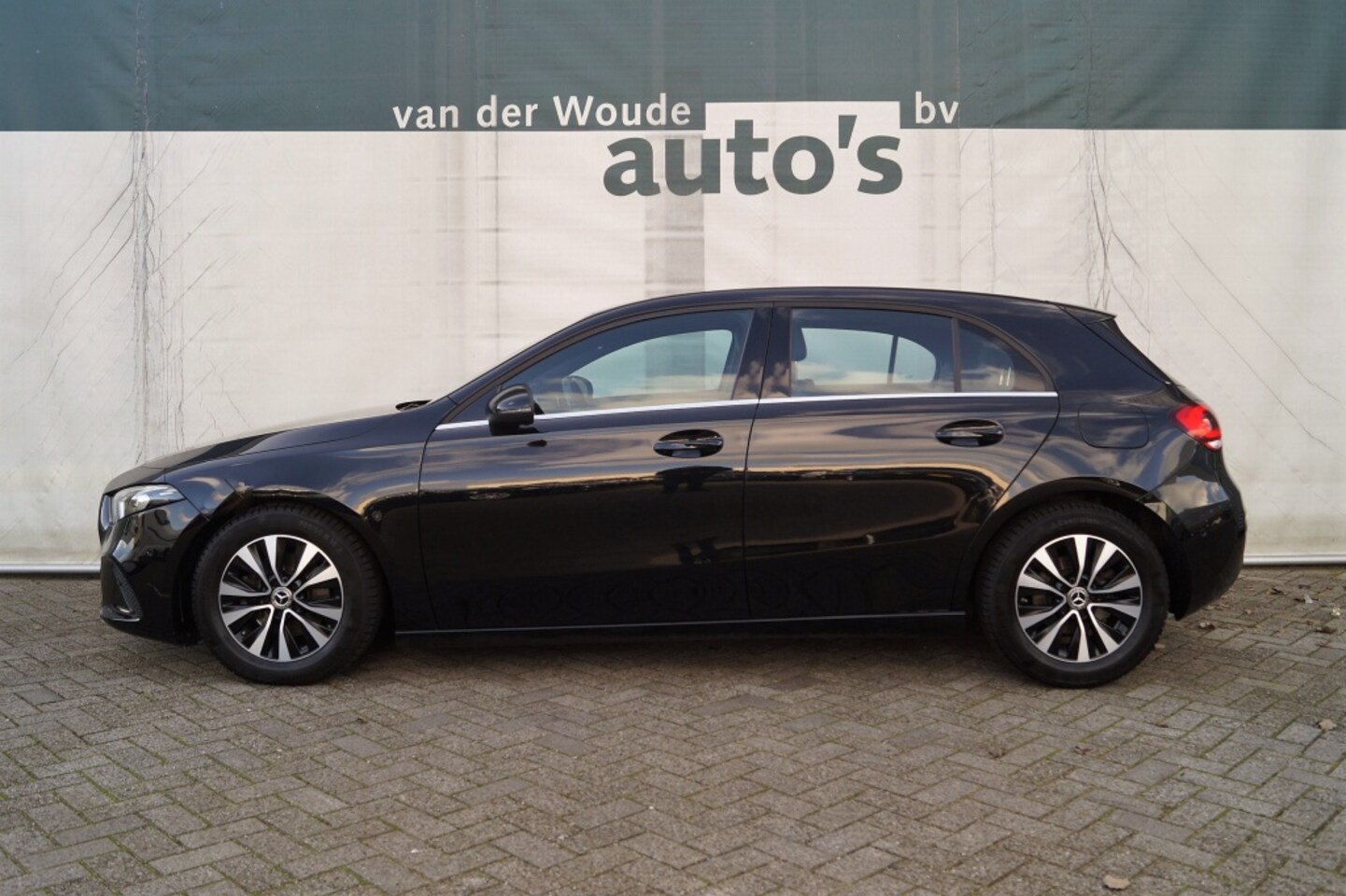 Mercedes-Benz A-klasse - 180d Premium Style -LED-NAVI-ECC-PDC-CAM- - AutoWereld.nl