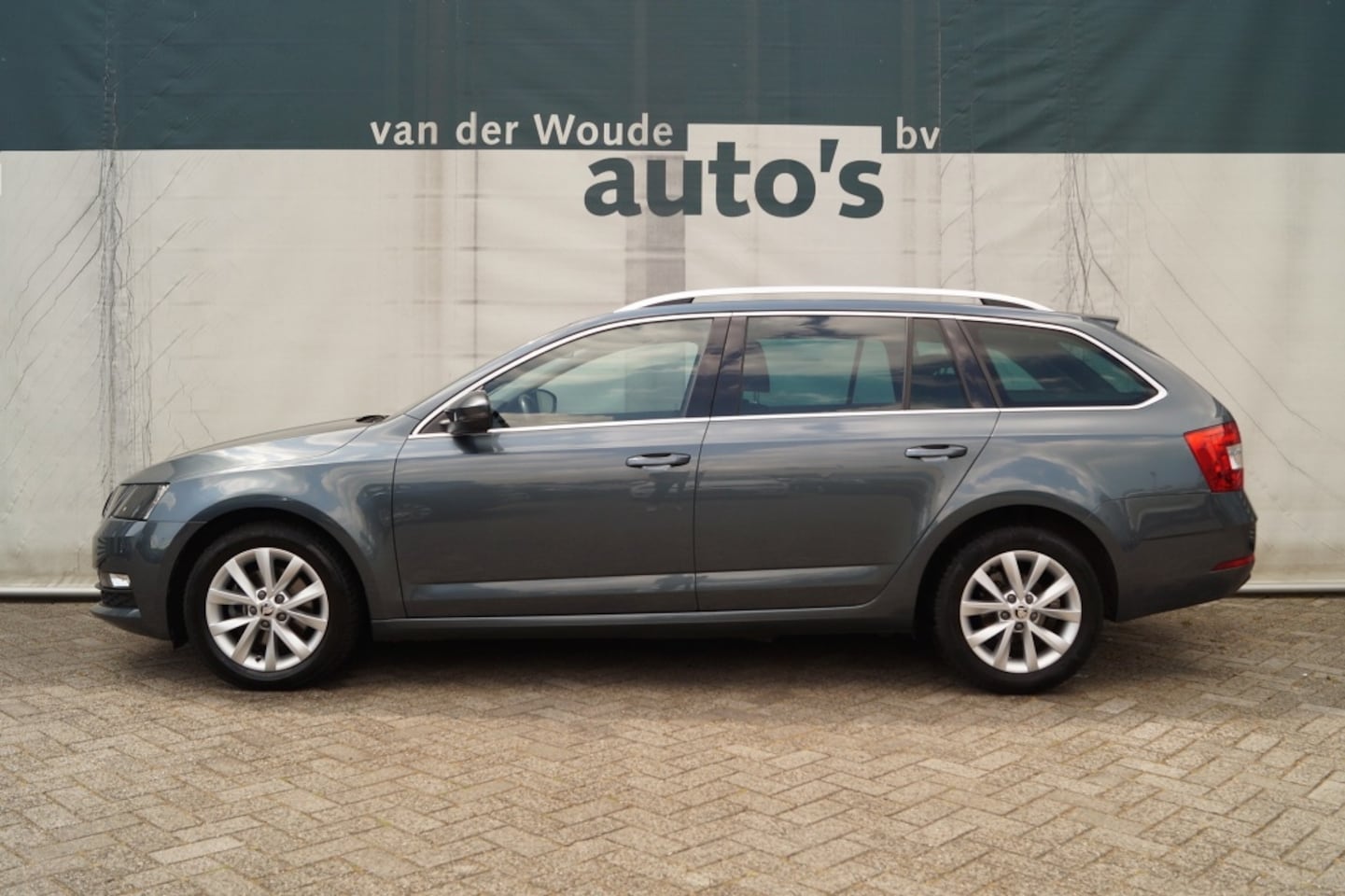 Skoda Octavia Combi - 1.0 TSI 110pk Business Edition -NAVI-ECC- - AutoWereld.nl