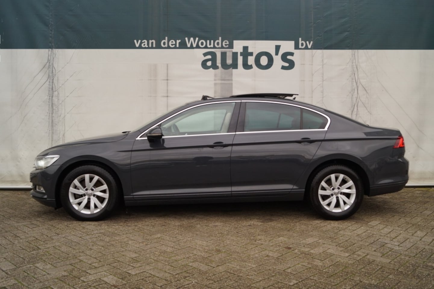 Volkswagen Passat - 1.6 TDI Comfortline Business 4-drs -PANO-NAVI-ECC-PDC- - AutoWereld.nl