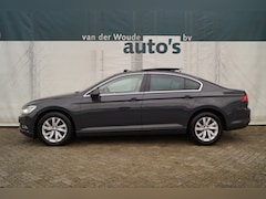 Volkswagen Passat - 1.6 TDI Comfortline Business 4-drs -PANO-NAVI-ECC-PDC