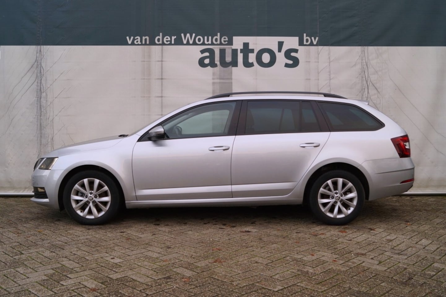 Skoda Octavia Combi - 1.0 TSI 115pk Business Edition -NAVI-ECC-PDC- - AutoWereld.nl