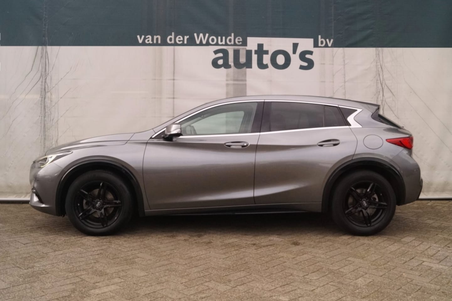 Infiniti Q30 - 1.5D Business Edition -NAVI-LEER-ECC-PDC-CRUISE- - AutoWereld.nl