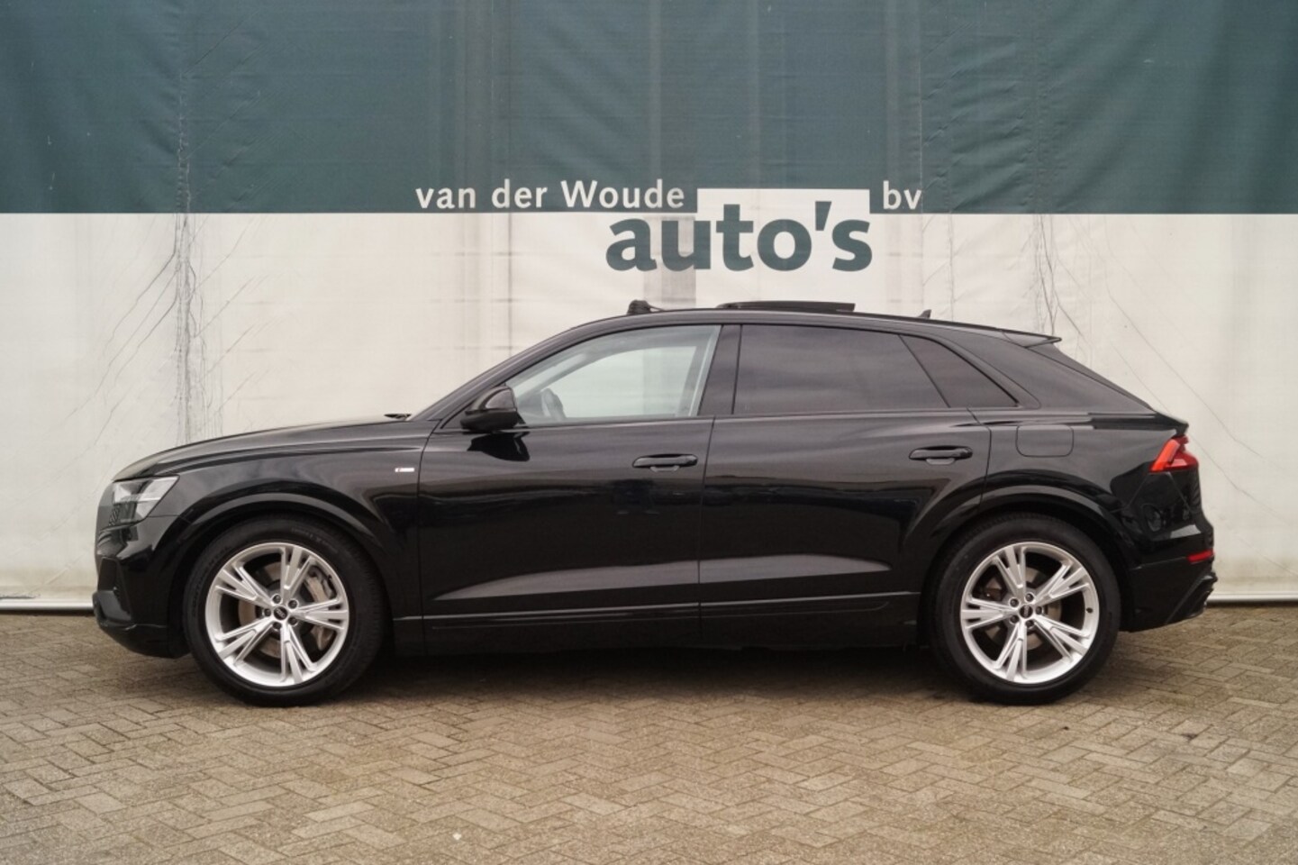 Audi Q8 - 55 TFSI Quattro Hybrid ProLine S-Line -PANO-LEER- - AutoWereld.nl