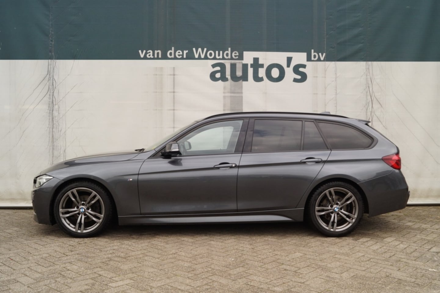 BMW 3-serie Touring - 318i 136pk Automaat M-Sport -LEER-ECC-NAVI- - AutoWereld.nl