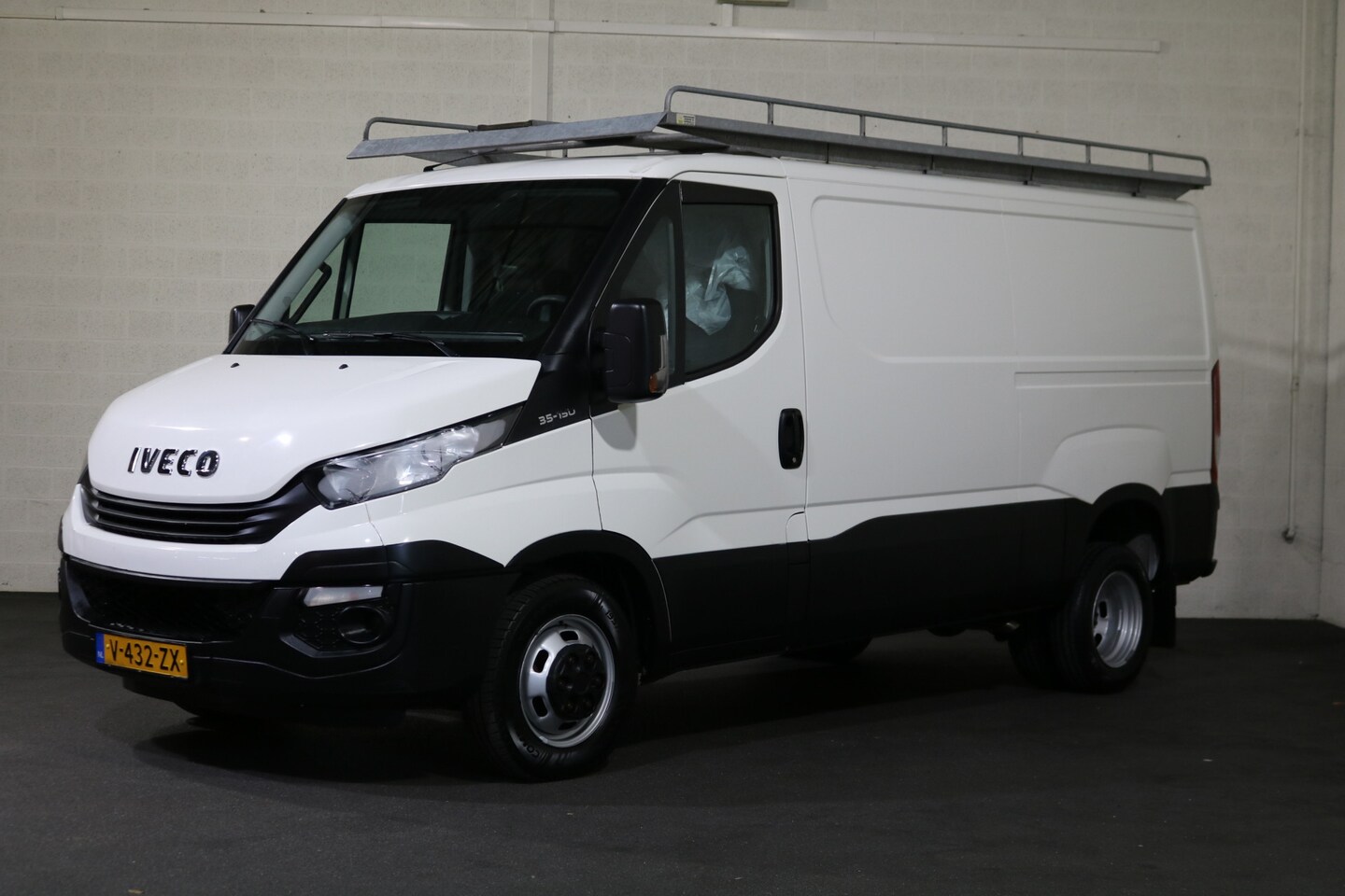 Iveco Daily - 35C15 3.0 L2 H1 Airco Imperiaal 3.5T Trekhaak - AutoWereld.nl