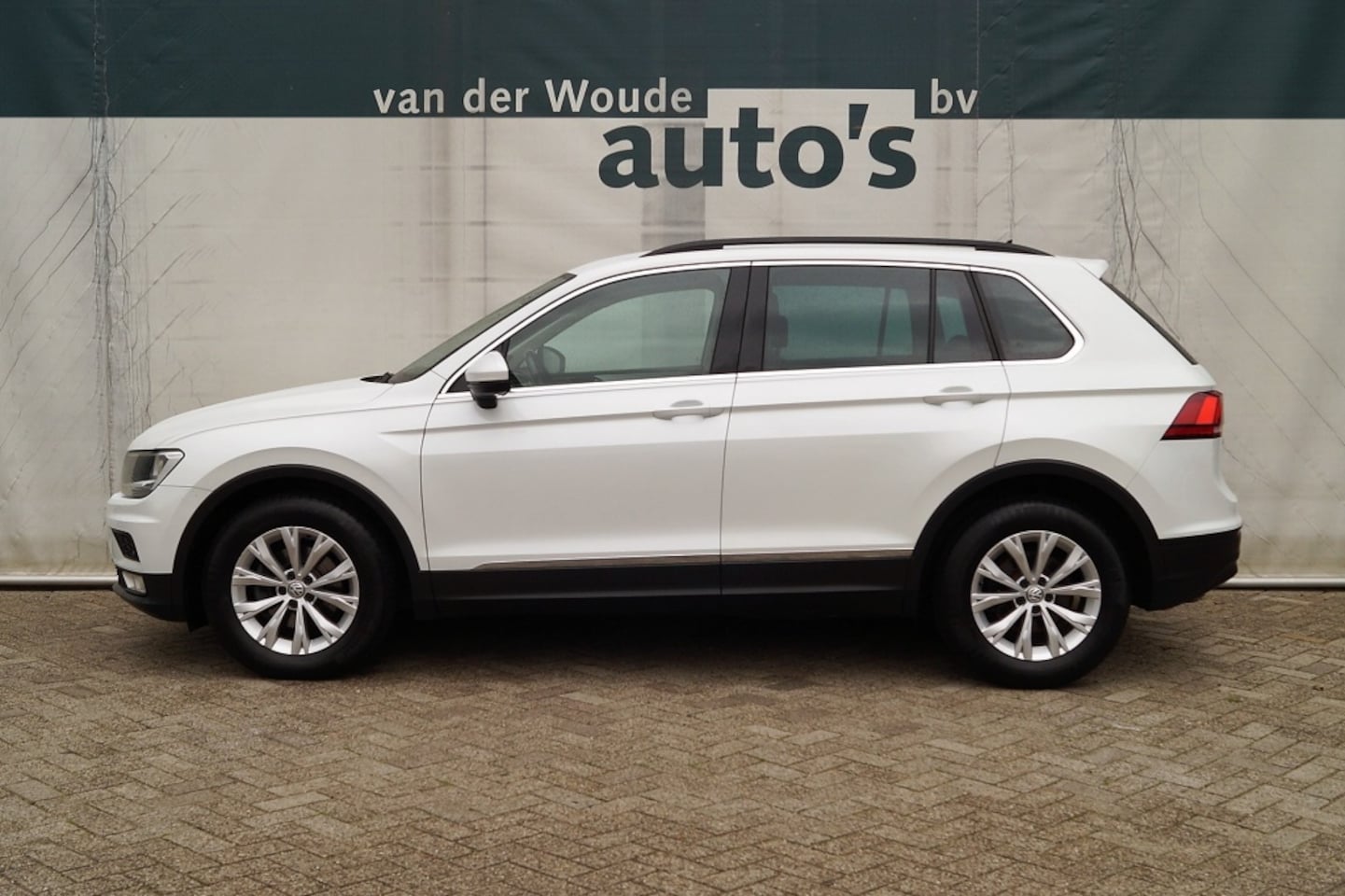 Volkswagen Tiguan - 2.0 TDI 150pk Comfortline -NAVI-ECC-PDC-ACC- - AutoWereld.nl