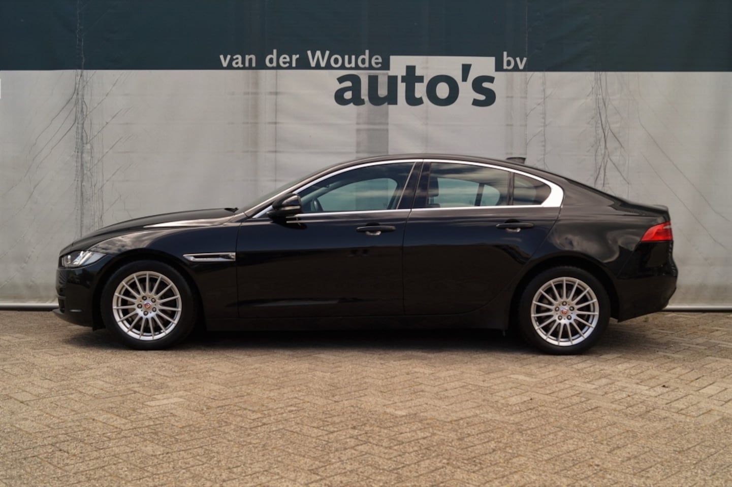 Jaguar XE - 2.0 D 163pk Automaat Prestige -LEER-NAVI-ECC- - AutoWereld.nl