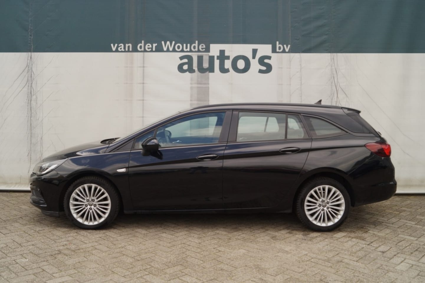 Opel Astra Sports Tourer - 1.6 CDTI Online Edition -NAVI-PDC- - AutoWereld.nl