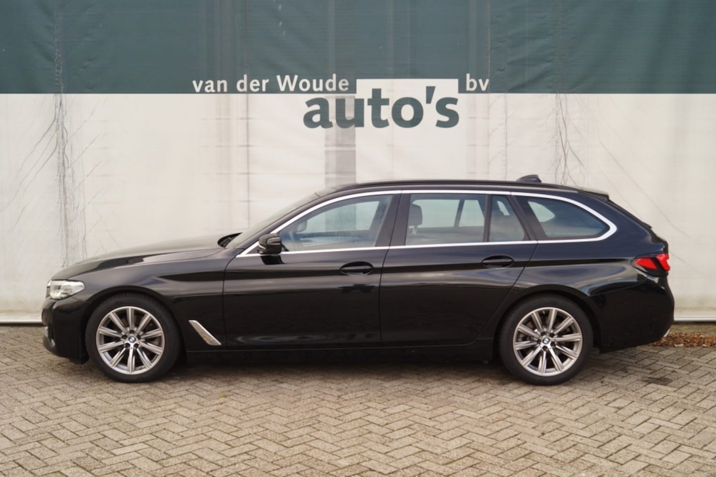 BMW 5-serie Touring - 520i Business Edition Plus -LEER-NAVI-ECC- - AutoWereld.nl