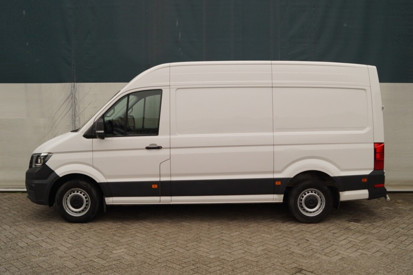 Volkswagen Crafter - 35 2.0 TDI L3-H3 Comfortline -NAVI-PDC-CAM-AIRCO- - AutoWereld.nl